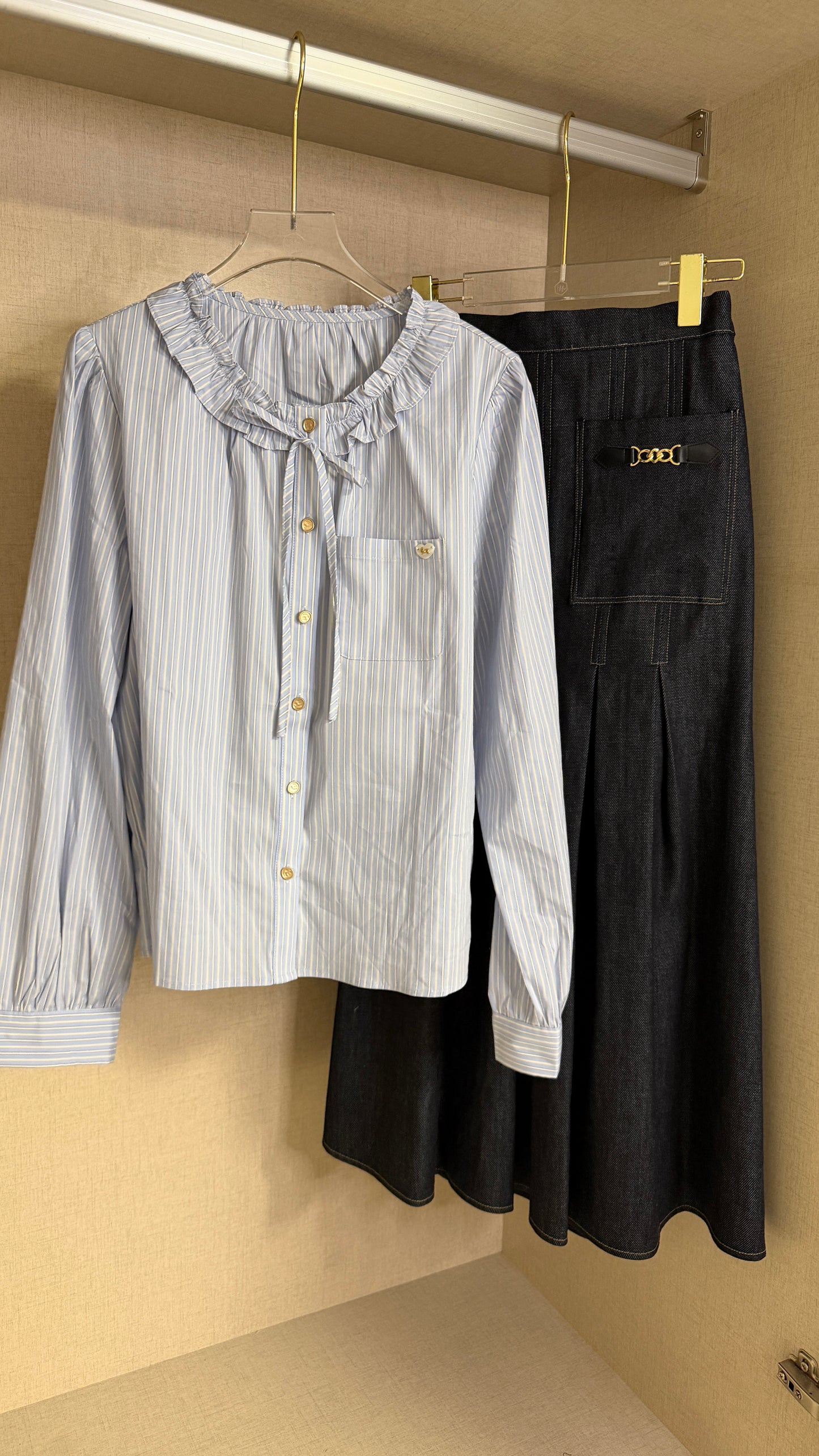 韓國連線⚡️Ruffles Collar Strips Shirt Top￼