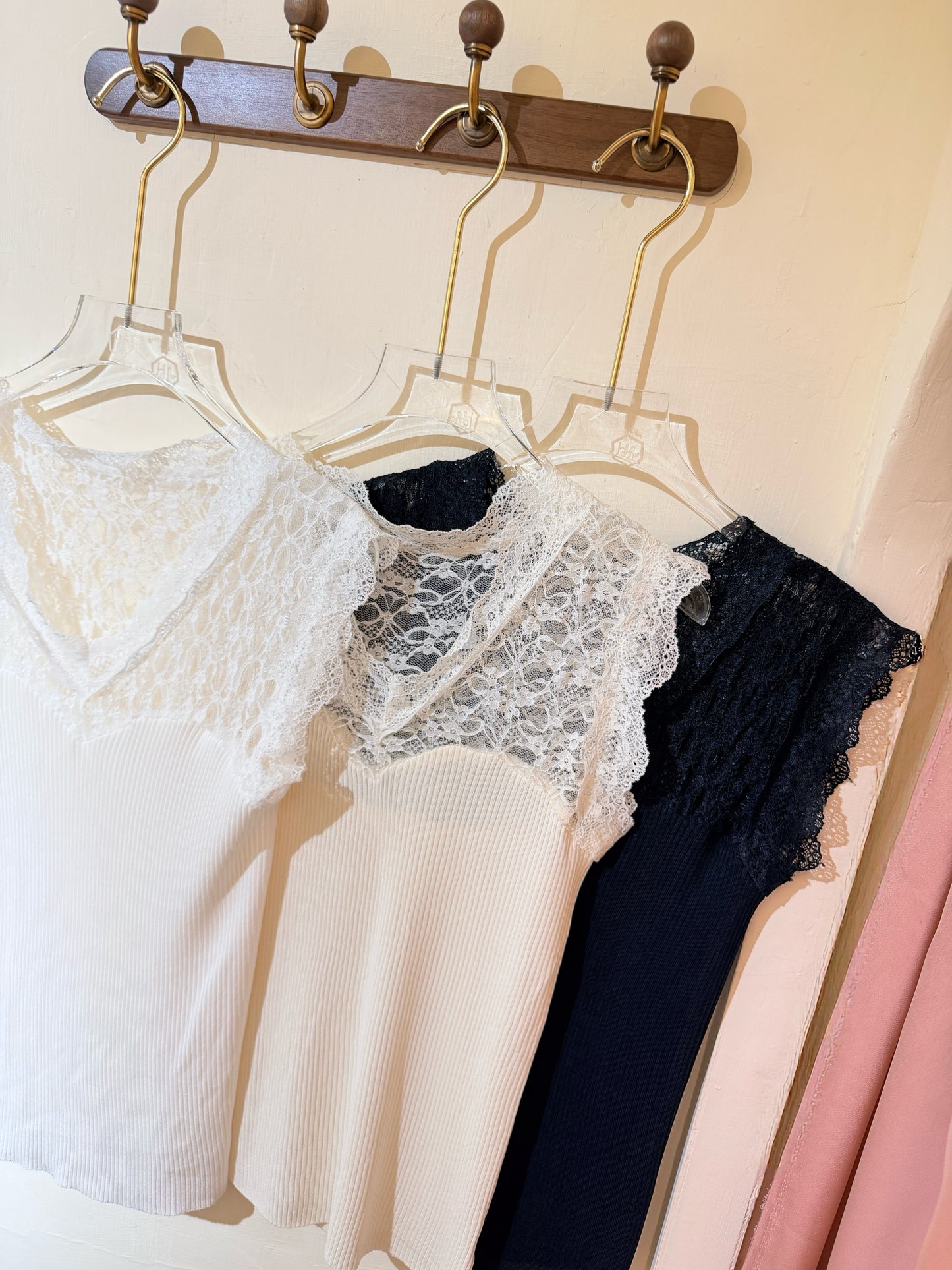 Heart-cut Lace Rib. Top