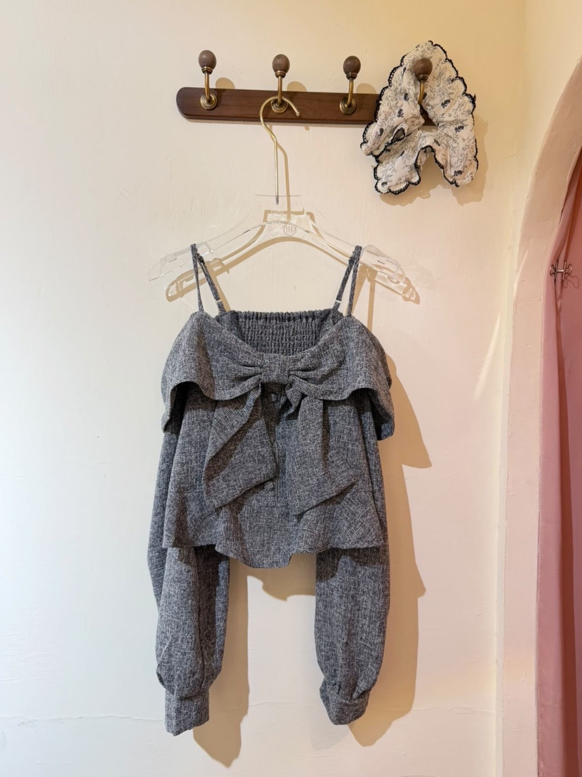 初秋輕奢質感・蝴蝶結Tweed燈籠袖露肩上衣