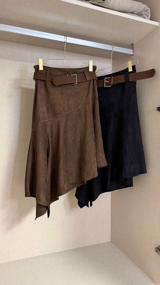 韓國連線⚡️Asymmetric Suede Skirt with Belt