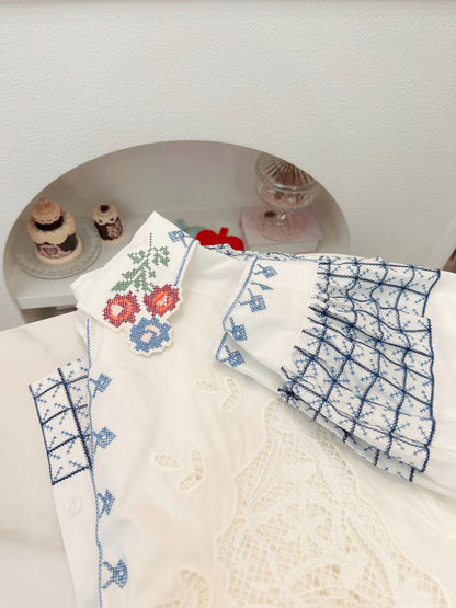 法式復古藝術家・重工十字繡花朵蕾絲雕花青花格紋襯衫
